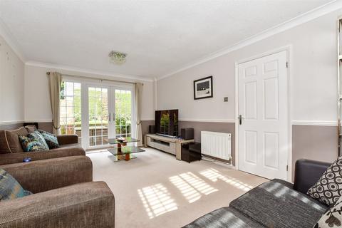 27 Broadhurst Drive, Kennington, Ashford, TN24 9RQ