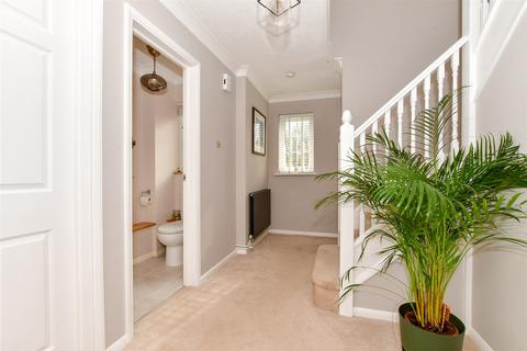 27 Broadhurst Drive, Kennington, Ashford, TN24 9RQ