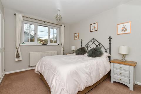 27 Broadhurst Drive, Kennington, Ashford, TN24 9RQ