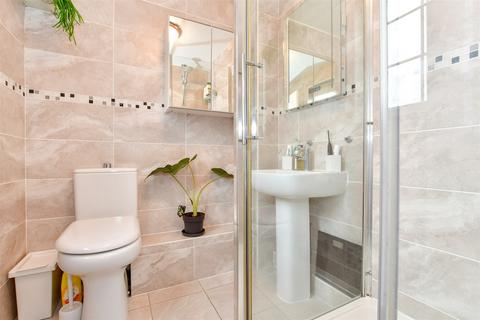27 Broadhurst Drive, Kennington, Ashford, TN24 9RQ