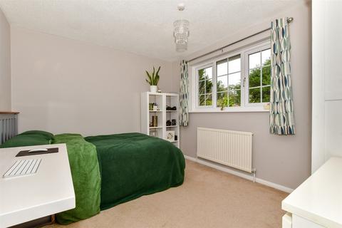27 Broadhurst Drive, Kennington, Ashford, TN24 9RQ