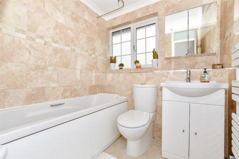 27 Broadhurst Drive, Kennington, Ashford, TN24 9RQ