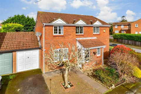 27 Broadhurst Drive, Kennington, Ashford, TN24 9RQ
