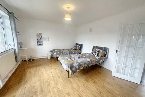 2 bedroom flat to rent, Tuckers Road, Loughborough LE11