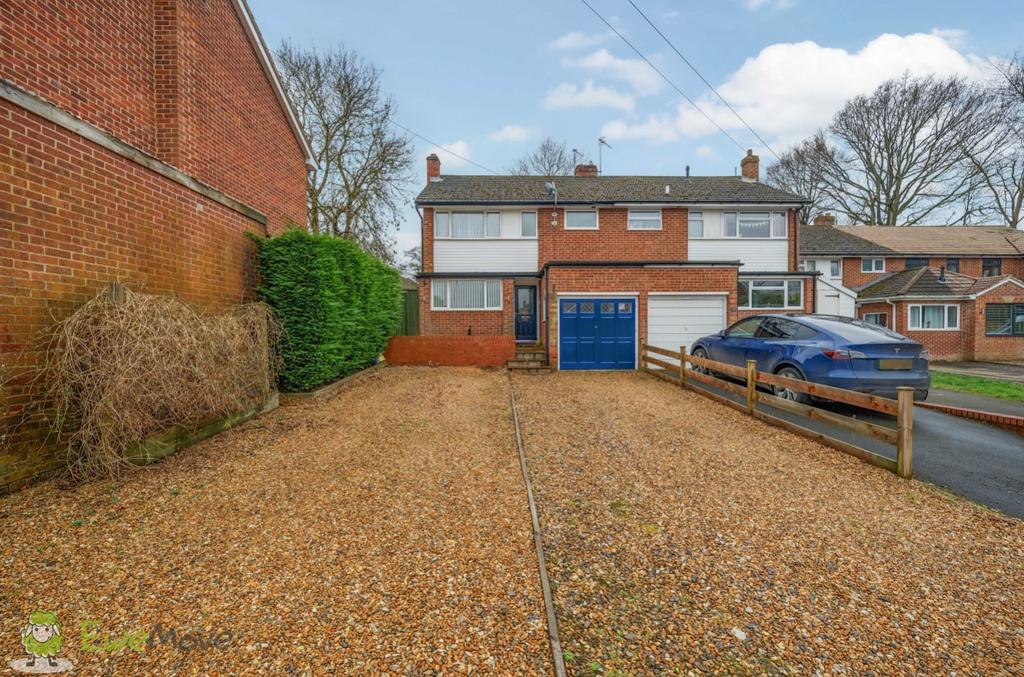 North View Road, Tadley RG26 3 bed semidetached house for sale £375,000