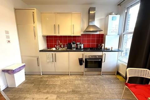 3 bedroom flat to rent - Chiswick High Road, London W4 4HH