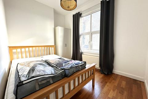 3 bedroom flat to rent - Chiswick High Road, London W4 4HH