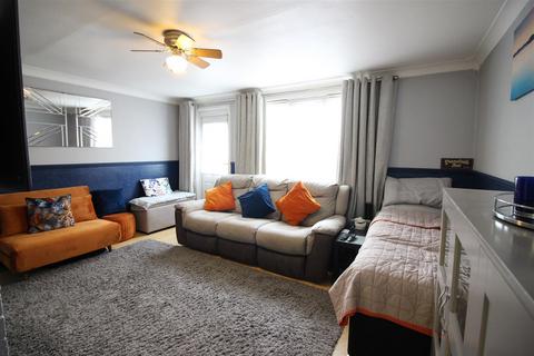 114 Canons Brook, Harlow, CM19 4EG