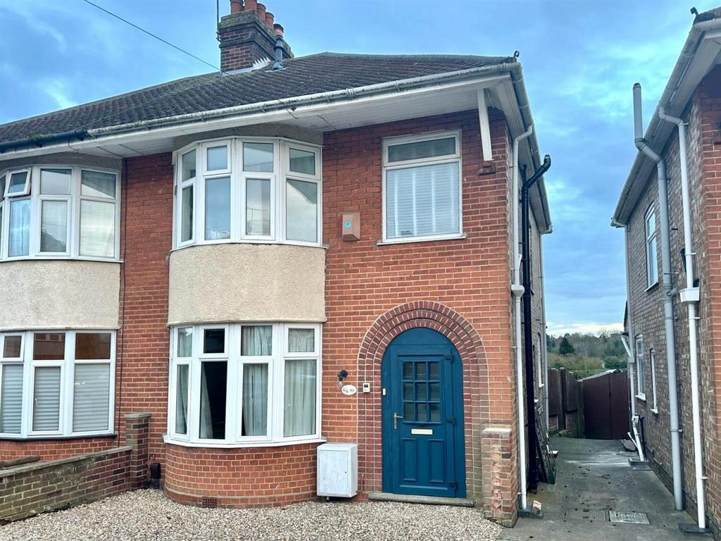 Ashcroft Road, Ipswich IP1 3 bed semidetached house for sale £280,000