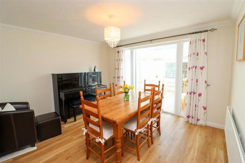 33 Browning Road, Church Crookham, Fleet, GU52 0YY