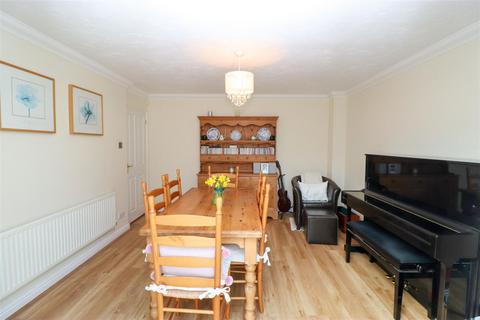 33 Browning Road, Church Crookham, Fleet, GU52 0YY