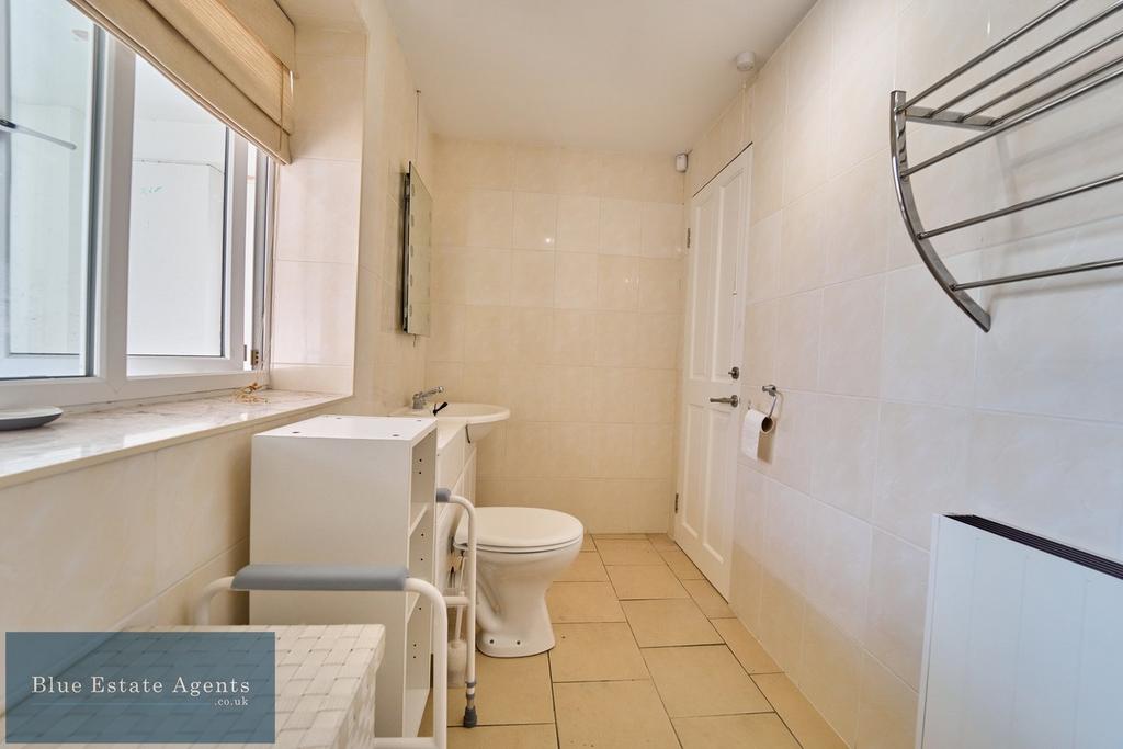 Out Building Shower Suite
