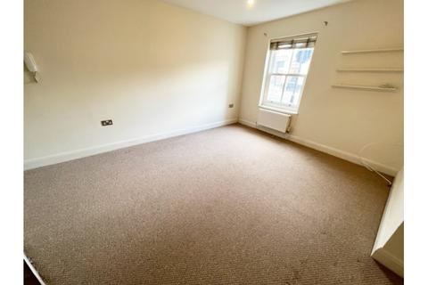 2 bedroom flat to rent, High Street , Benfleet