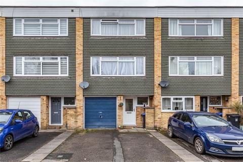 5 Knowle Gardens, West Byfleet, KT14 6EL