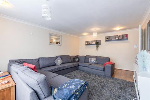 5 Knowle Gardens, West Byfleet, KT14 6EL