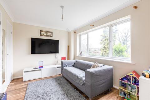 5 Knowle Gardens, West Byfleet, KT14 6EL