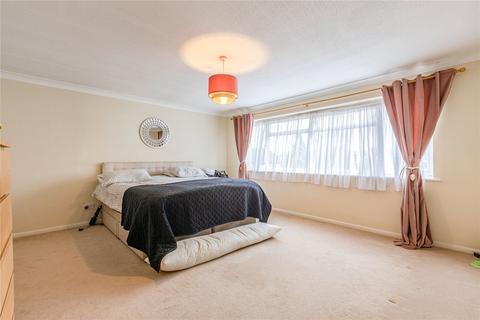 5 Knowle Gardens, West Byfleet, KT14 6EL