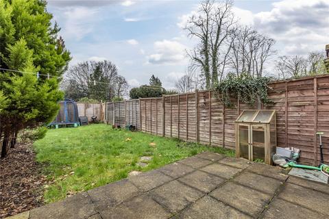 5 Knowle Gardens, West Byfleet, KT14 6EL