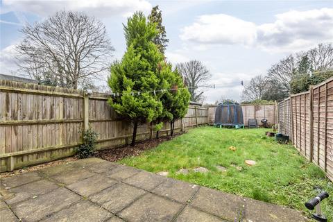 5 Knowle Gardens, West Byfleet, KT14 6EL