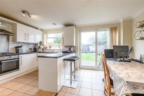 5 Knowle Gardens, West Byfleet, KT14 6EL