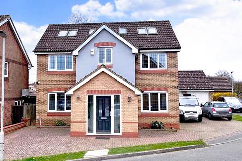 5 bedroom detached house for sale - *  5 BED DETACHED  *  Little Catherells, HP1