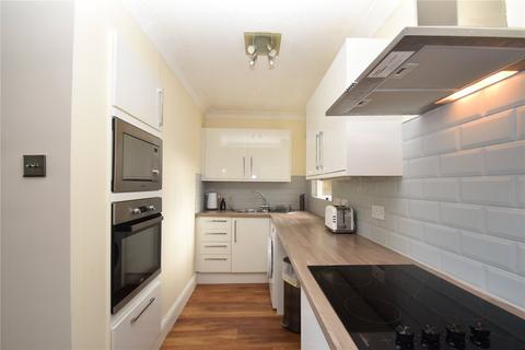 2 bedroom apartment to rent - Cromwell Terrace, Scarborough, YO11