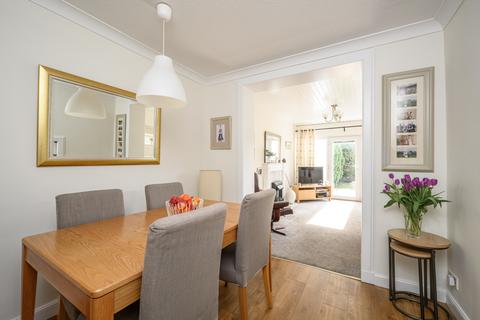71 Broomhall Crescent, Edinburgh, EH12 7PG