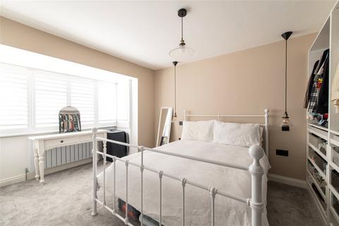 32 Leander Drive, Gravesend, DA12 4NE