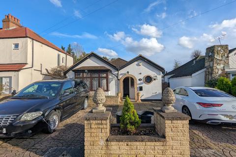 4 bedroom bungalow for sale, Ferrers Avenue, West Drayton, Greater London, UB7