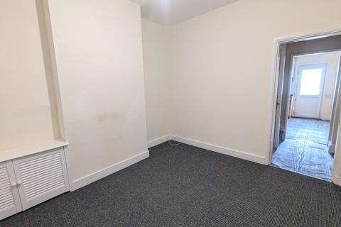 2 bedroom terraced house to rent, Grantley Street, Grantham, NG31
