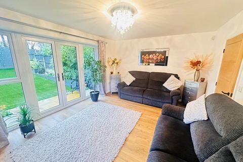 3 bedroom semi-detached house for sale - Hercules Green, on the border Mills Hill, Chadderton