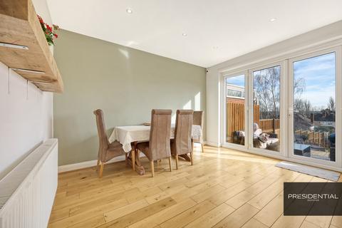 4 bedroom semi-detached house for sale, Loughton IG10