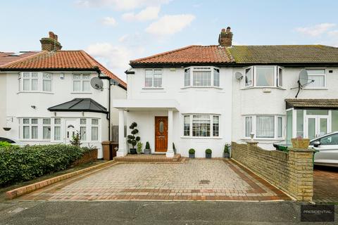 37 Mount Avenue, London, E4 6SY