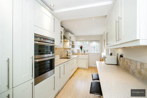 37 Mount Avenue, London, E4 6SY
