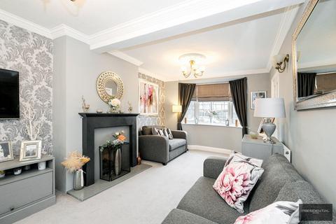 37 Mount Avenue, London, E4 6SY