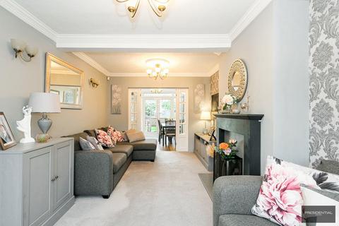 37 Mount Avenue, London, E4 6SY
