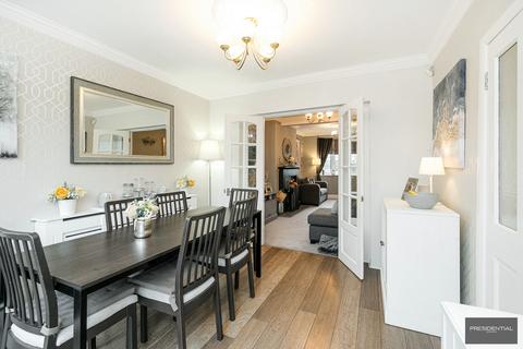 37 Mount Avenue, London, E4 6SY