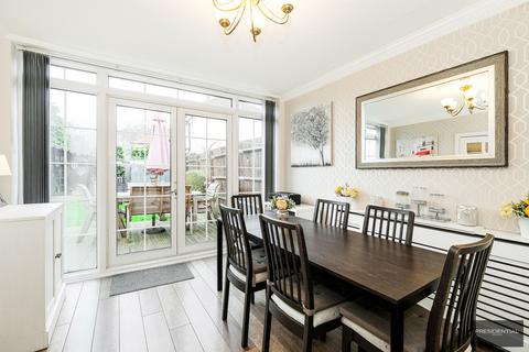 37 Mount Avenue, London, E4 6SY