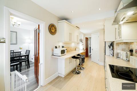 37 Mount Avenue, London, E4 6SY