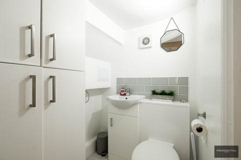 37 Mount Avenue, London, E4 6SY