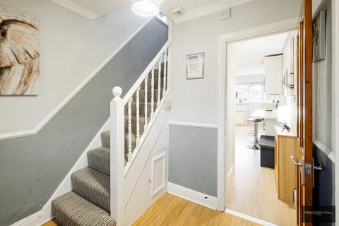 37 Mount Avenue, London, E4 6SY