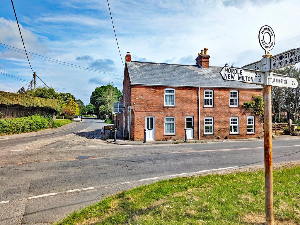 Sway Road, Lymington, Hampshire, SO41 2 bed semidetached house for