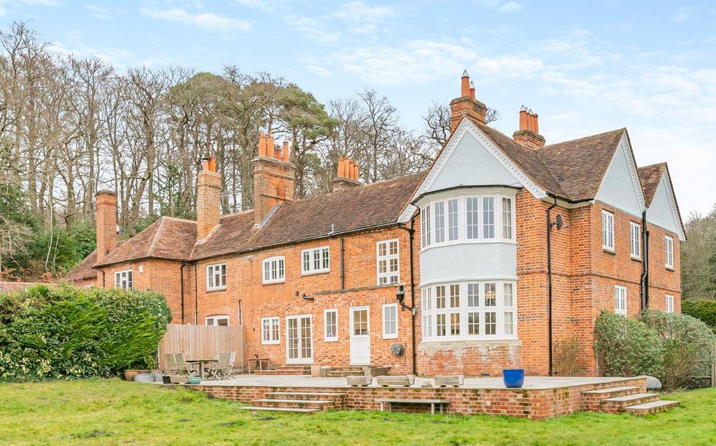 Star Hill, Hartley Wintney, Hook, Hampshire 5 bed semidetached house