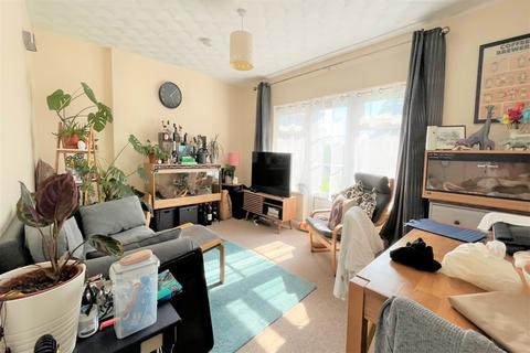 2 bedroom flat to rent - Bassett Green