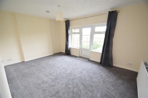 2 bedroom flat to rent, Bassett Green