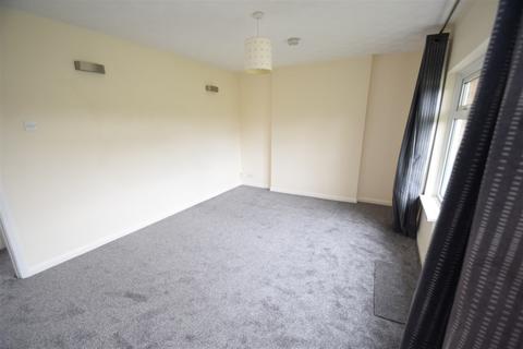 2 bedroom flat to rent, Bassett Green