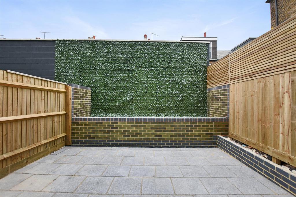 RHBP - Show House 144-156 Uxbridge Rd, W7 (82).JP