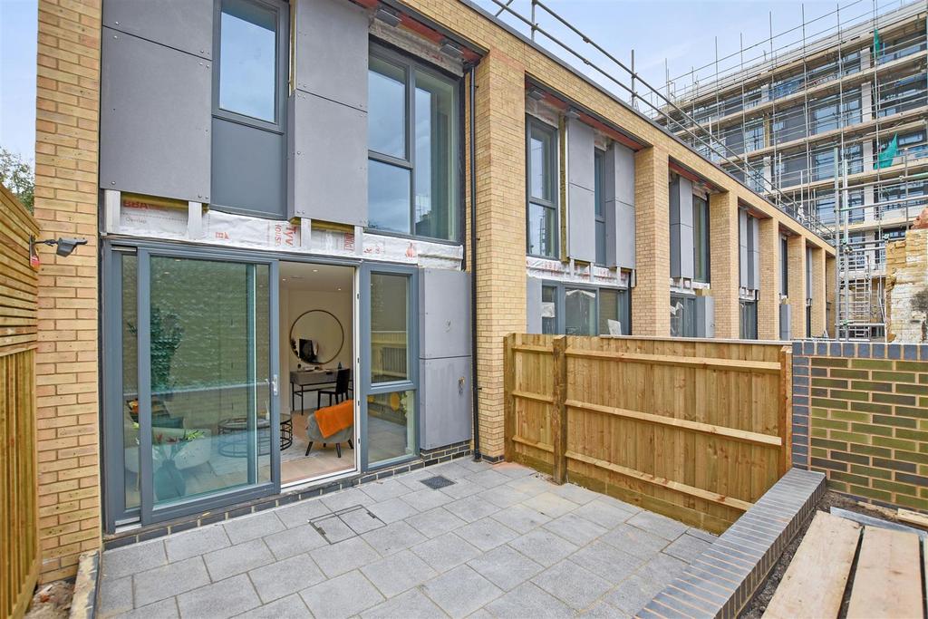 RHBP - Show House 144-156 Uxbridge Rd, W7 (88).JP