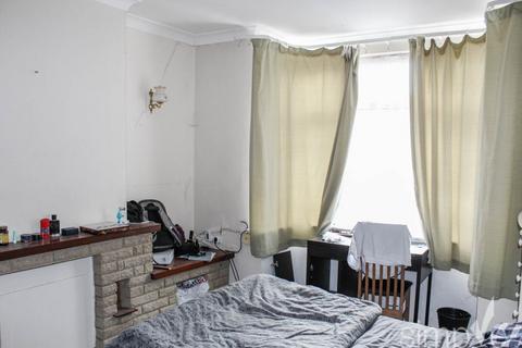 4 bedroom house to rent, Kingston Lane, Uxbridge, Middlesex