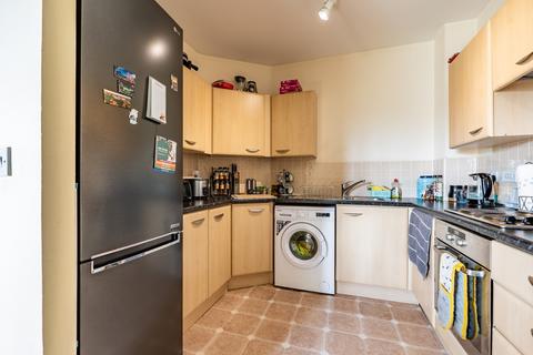 2 bedroom flat for sale - 2 Elmhurst Way, Carterton, Oxfordshire, OX18